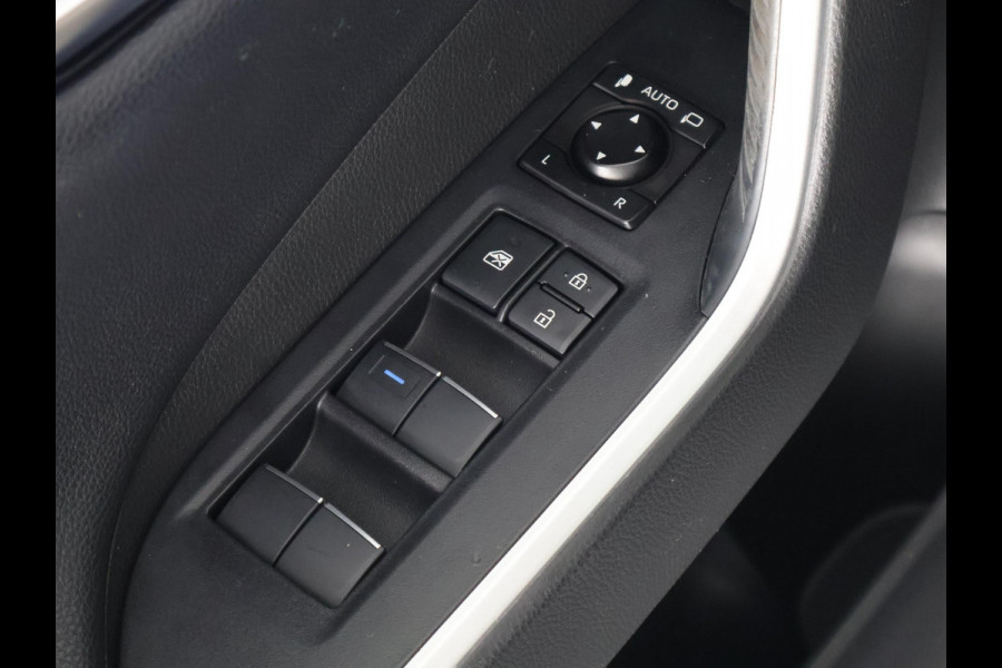 Toyota RAV4 2.5 HYBRID BI-TONE BLACKSTYLE GARANTIE 9-2030* GARANTIE TOT 09-2030! . PARKEERSENSOREN VOOR & ACHTER . APPLE CARPLAY & ANDRIOD AUTO .