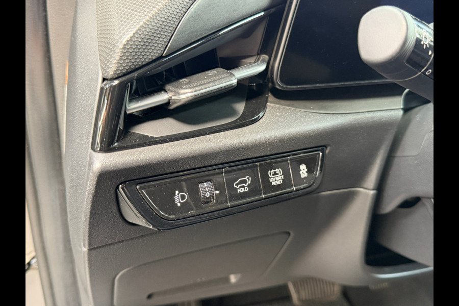 Kia Niro 1.6 GDi Hybrid DynamicLine | Widescreen | camera | 1/2 Leder | Stoel en stuurverwarwing