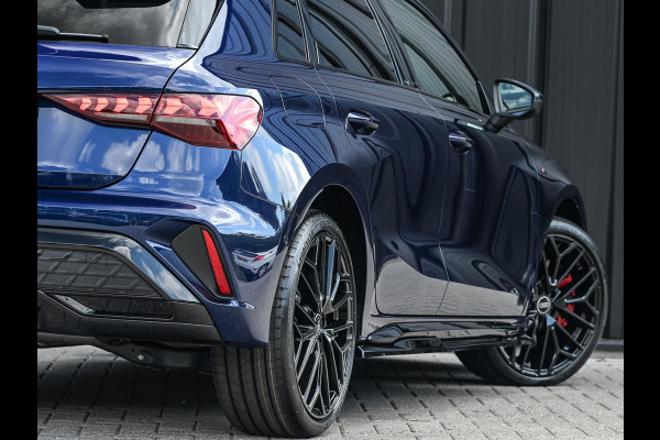 Audi A3 Sportback 45 TFSI e S edition Competition | Panoramadak | 5 jr Garantie | HUD | Sonos Sound | Camera | Ambiance interieur | Active Cruise | S-Seats + Memory | Stoelverwarming | Keyless |