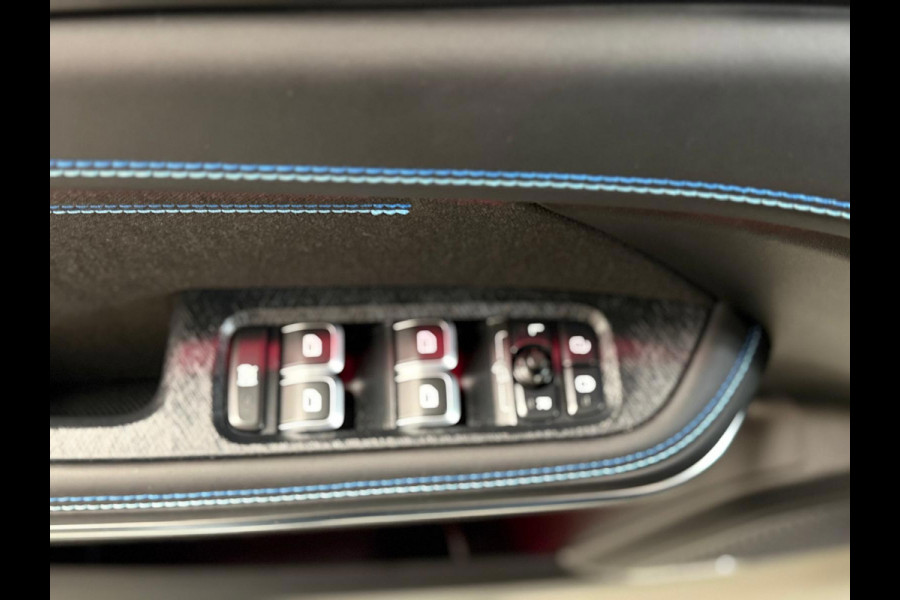 Lynk & Co 01 1.5 261PK Plug-in Hybrid,1 Jaar Bovag Garantie, Pano, Zwarte Hemel, 360 Camera ,Apple Carplay