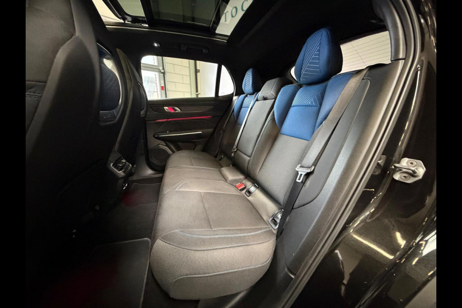 Lynk & Co 01 1.5 261PK Plug-in Hybrid,1 Jaar Bovag Garantie, Pano, Zwarte Hemel, 360 Camera ,Apple Carplay