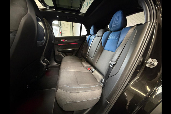 Lynk & Co 01 1.5 261PK Plug-in Hybrid,1 Jaar Bovag Garantie, Pano, Zwarte Hemel, 360 Camera ,Apple Carplay