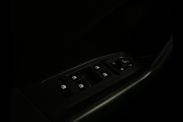 Volkswagen T-Roc 1.0 TSI | ACC | PDC | Camera | Elektr.koffer
