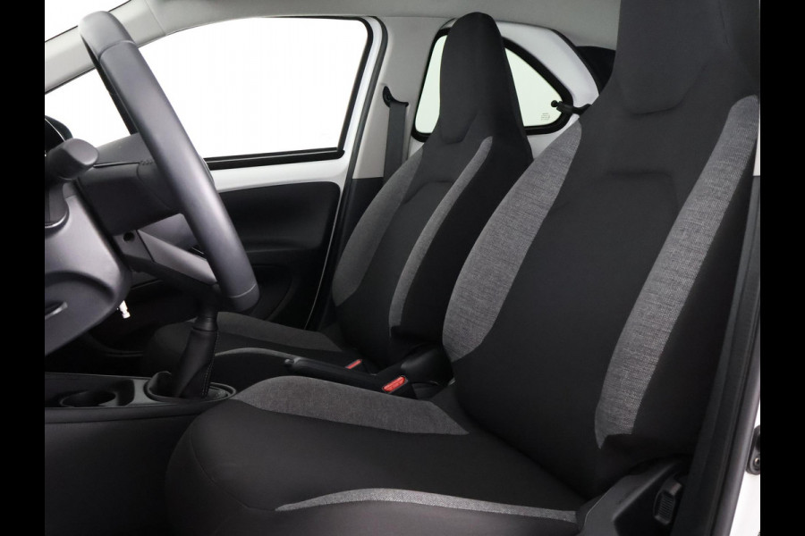 Toyota Aygo X 1.0 VVT-i MT Play Sport | Apple Carplay & AndroidAUTO | Airco | Camera | Privacy Glass |