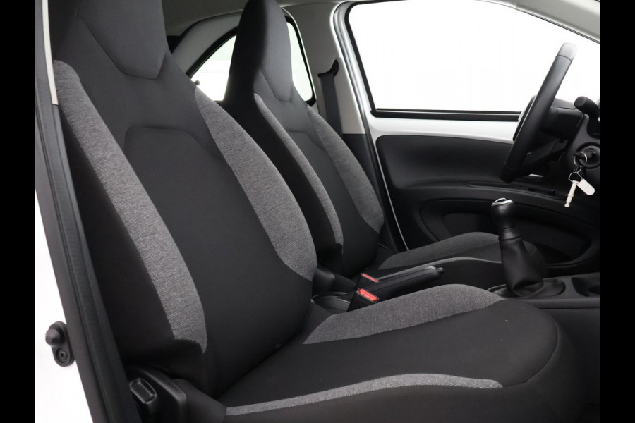 Toyota Aygo X 1.0 VVT-i MT Play Sport | Apple Carplay & AndroidAUTO | Airco | Camera | Privacy Glass |