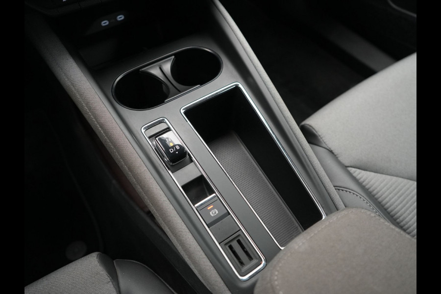 Škoda ENYAQ iV 50 Comfort 55 kWh Dealer O.H | Adaptive Cruise | Camera | Crystal LED | Apple Carplay | Sportstoelen Verwarmd | BLIS | Virtual | Navigatie | DAB | 19"L.M |