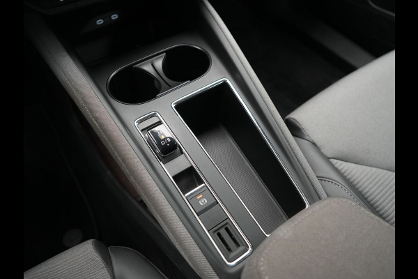 Škoda ENYAQ iV 50 Comfort 55 kWh Dealer O.H | Adaptive Cruise | Camera | Crystal LED | Apple Carplay | Sportstoelen Verwarmd | BLIS | Virtual | Navigatie | DAB | 19"L.M |