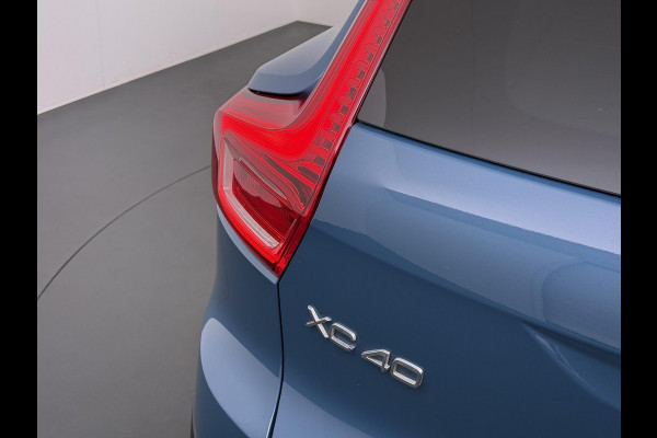 Volvo XC40 Ultimate Recharge Pure 360 CAMERA | PANORAMADAK | ELEKTRISCHE TREKHAAK | STOEL- & STUURVERWARMING | ACHTERUITRIJCAMERA | ELEKTRISCHE ACHTERKLEP | HARMAN KARDON AUDIO | ZEER COMPLEET | ALL-IN PRIJS INCL. 12 MAANDEN BOVAG GARANTIE