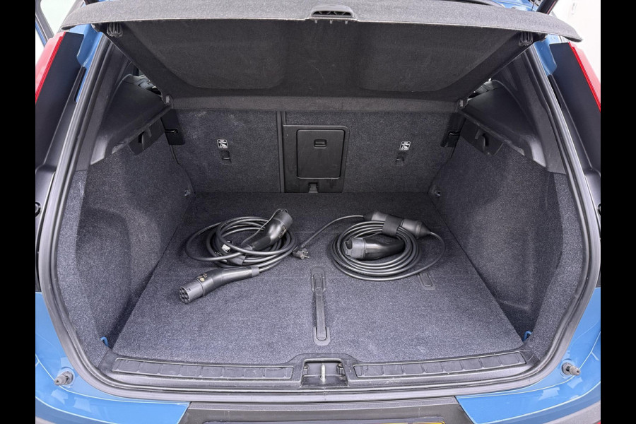 Volvo XC40 Ultimate Recharge Pure 360 CAMERA | PANORAMADAK | ELEKTRISCHE TREKHAAK | STOEL- & STUURVERWARMING | ACHTERUITRIJCAMERA | ELEKTRISCHE ACHTERKLEP | HARMAN KARDON AUDIO | ZEER COMPLEET | ALL-IN PRIJS INCL. 12 MAANDEN BOVAG GARANTIE