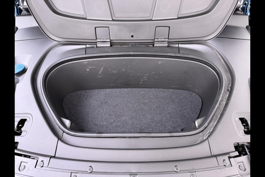Volvo XC40 Ultimate Recharge Pure 360 CAMERA | PANORAMADAK | ELEKTRISCHE TREKHAAK | STOEL- & STUURVERWARMING | ACHTERUITRIJCAMERA | ELEKTRISCHE ACHTERKLEP | HARMAN KARDON AUDIO | ZEER COMPLEET | ALL-IN PRIJS INCL. 12 MAANDEN BOVAG GARANTIE
