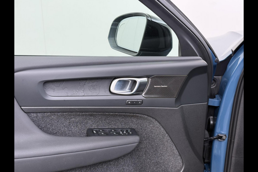 Volvo XC40 Ultimate Recharge Pure 360 CAMERA | PANORAMADAK | ELEKTRISCHE TREKHAAK | STOEL- & STUURVERWARMING | ACHTERUITRIJCAMERA | ELEKTRISCHE ACHTERKLEP | HARMAN KARDON AUDIO | ZEER COMPLEET | ALL-IN PRIJS INCL. 12 MAANDEN BOVAG GARANTIE