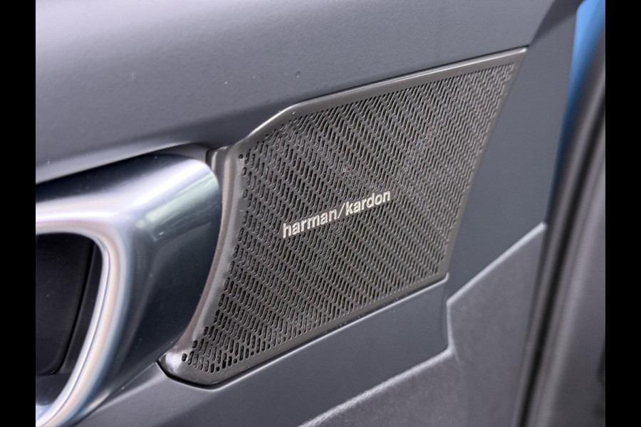 Volvo XC40 Ultimate Recharge Pure 360 CAMERA | PANORAMADAK | ELEKTRISCHE TREKHAAK | STOEL- & STUURVERWARMING | ACHTERUITRIJCAMERA | ELEKTRISCHE ACHTERKLEP | HARMAN KARDON AUDIO | ZEER COMPLEET | ALL-IN PRIJS INCL. 12 MAANDEN BOVAG GARANTIE