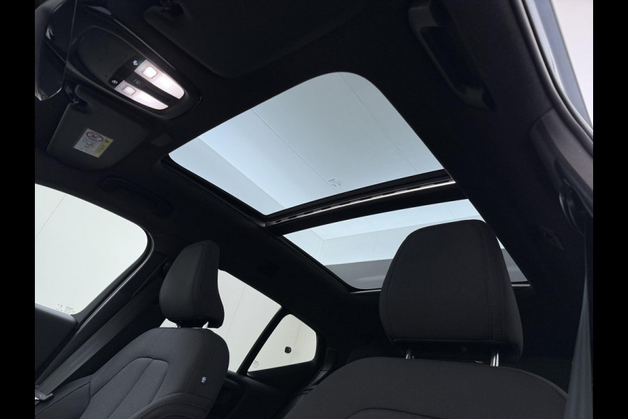 Volvo XC40 Ultimate Recharge Pure 360 CAMERA | PANORAMADAK | ELEKTRISCHE TREKHAAK | STOEL- & STUURVERWARMING | ACHTERUITRIJCAMERA | ELEKTRISCHE ACHTERKLEP | HARMAN KARDON AUDIO | ZEER COMPLEET | ALL-IN PRIJS INCL. 12 MAANDEN BOVAG GARANTIE