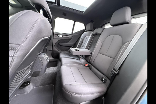 Volvo XC40 Ultimate Recharge Pure 360 CAMERA | PANORAMADAK | ELEKTRISCHE TREKHAAK | STOEL- & STUURVERWARMING | ACHTERUITRIJCAMERA | ELEKTRISCHE ACHTERKLEP | HARMAN KARDON AUDIO | ZEER COMPLEET | ALL-IN PRIJS INCL. 12 MAANDEN BOVAG GARANTIE