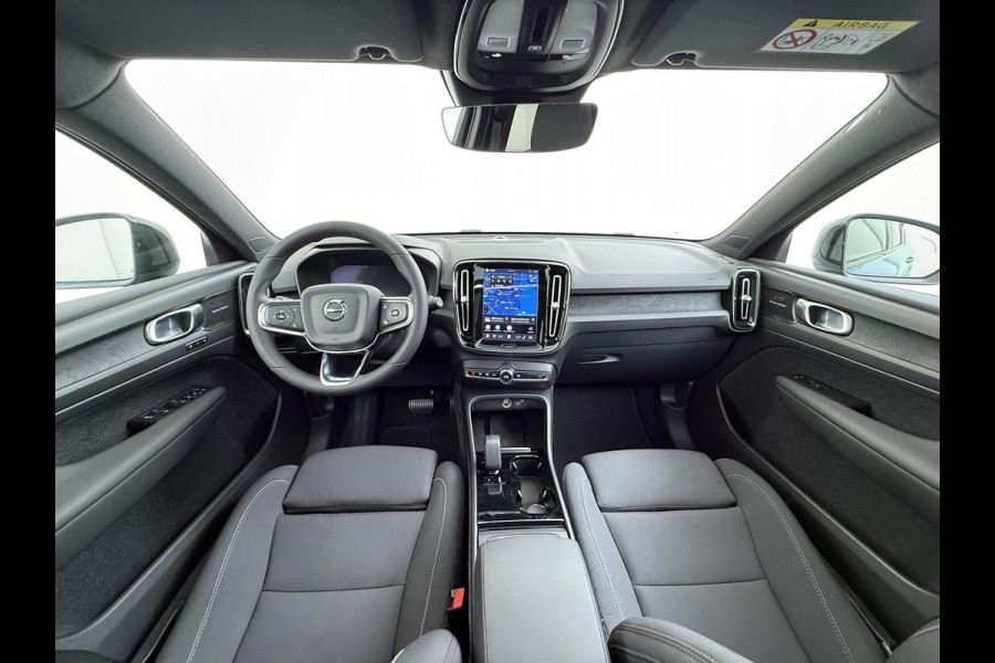 Volvo XC40 Ultimate Recharge Pure 360 CAMERA | PANORAMADAK | ELEKTRISCHE TREKHAAK | STOEL- & STUURVERWARMING | ACHTERUITRIJCAMERA | ELEKTRISCHE ACHTERKLEP | HARMAN KARDON AUDIO | ZEER COMPLEET | ALL-IN PRIJS INCL. 12 MAANDEN BOVAG GARANTIE