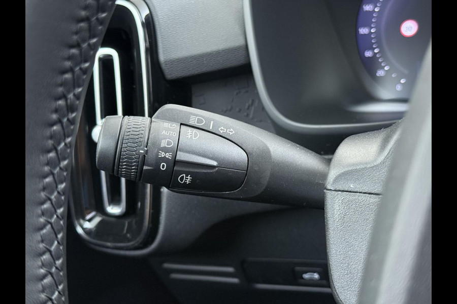 Volvo XC40 Ultimate Recharge Pure 360 CAMERA | PANORAMADAK | ELEKTRISCHE TREKHAAK | STOEL- & STUURVERWARMING | ACHTERUITRIJCAMERA | ELEKTRISCHE ACHTERKLEP | HARMAN KARDON AUDIO | ZEER COMPLEET | ALL-IN PRIJS INCL. 12 MAANDEN BOVAG GARANTIE