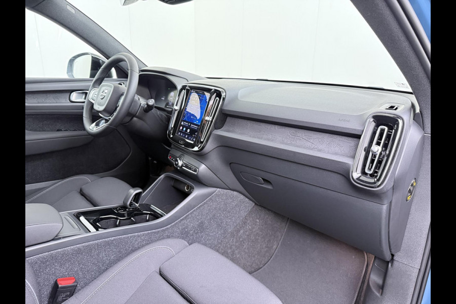 Volvo XC40 Ultimate Recharge Pure 360 CAMERA | PANORAMADAK | ELEKTRISCHE TREKHAAK | STOEL- & STUURVERWARMING | ACHTERUITRIJCAMERA | ELEKTRISCHE ACHTERKLEP | HARMAN KARDON AUDIO | ZEER COMPLEET | ALL-IN PRIJS INCL. 12 MAANDEN BOVAG GARANTIE