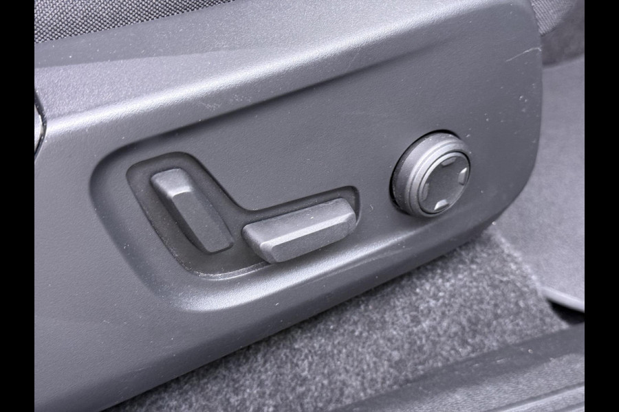 Volvo XC40 Ultimate Recharge Pure 360 CAMERA | PANORAMADAK | ELEKTRISCHE TREKHAAK | STOEL- & STUURVERWARMING | ACHTERUITRIJCAMERA | ELEKTRISCHE ACHTERKLEP | HARMAN KARDON AUDIO | ZEER COMPLEET | ALL-IN PRIJS INCL. 12 MAANDEN BOVAG GARANTIE