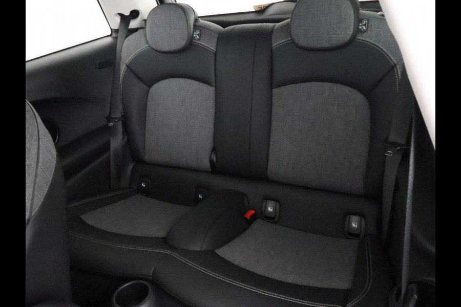 MINI 3-deurs 1.5 Cooper Sports 1499 GT PACK Automaat | Apple Carplay & AndroidAUTO | Parkeersensoren | 1e eigenaar |