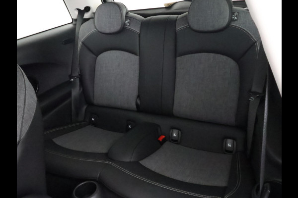 MINI 3-deurs 1.5 Cooper Sports 1499 GT PACK Automaat | Apple Carplay & AndroidAUTO | Parkeersensoren | 1e eigenaar |