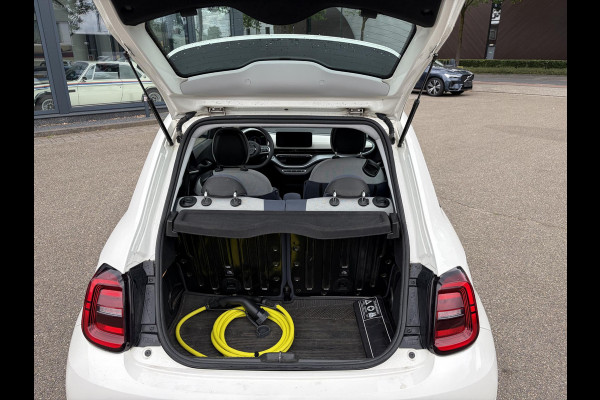 Fiat 500 Icon 42 kWh 34.000 KM! | UNIEKE KM-STAND | SOH 92% | PANORAMADAK | STOELVERWARMING |  PARKEERSENSOREN VOOR + ACHTER | ADAPTIVE CRUISE CONTROL | FIAT DEALER ONDERHOUDEN | RIJKLAAR GELEVERD MET 12 MND BOVAG GARANTIE |