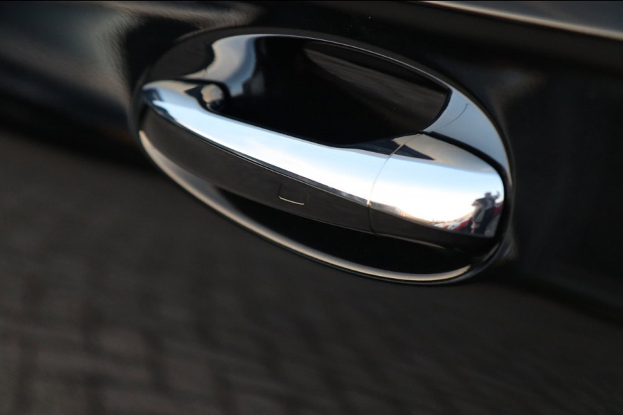 Mercedes-Benz A-Klasse A250 AMG 4Matic / PANO / CAMERA / KEYLESS / DODEHOEK / STOELVERW