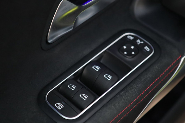 Mercedes-Benz A-Klasse A250 AMG 4Matic / PANO / CAMERA / KEYLESS / DODEHOEK / STOELVERW