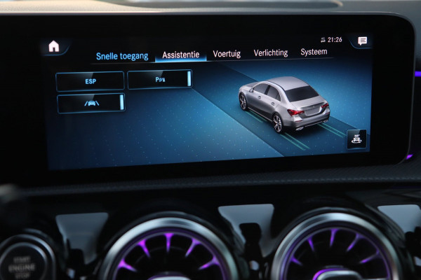 Mercedes-Benz A-Klasse A250 AMG 4Matic / PANO / CAMERA / KEYLESS / DODEHOEK / STOELVERW
