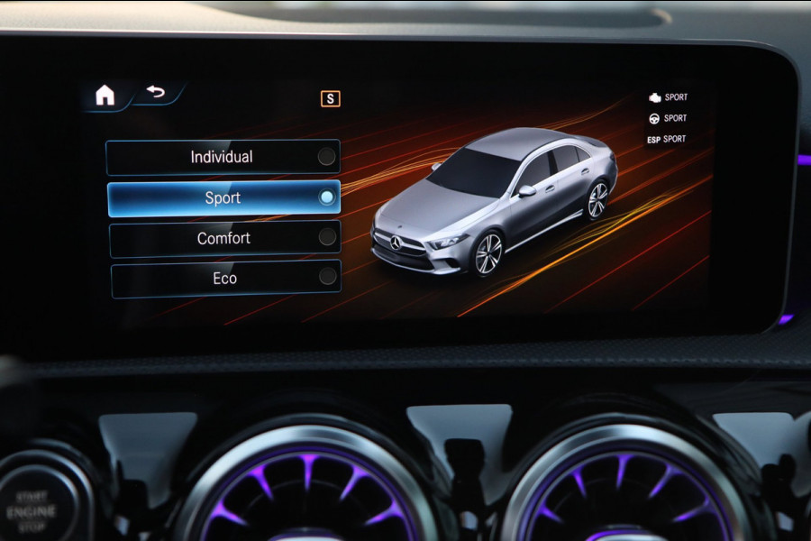 Mercedes-Benz A-Klasse A250 AMG 4Matic / PANO / CAMERA / KEYLESS / DODEHOEK / STOELVERW