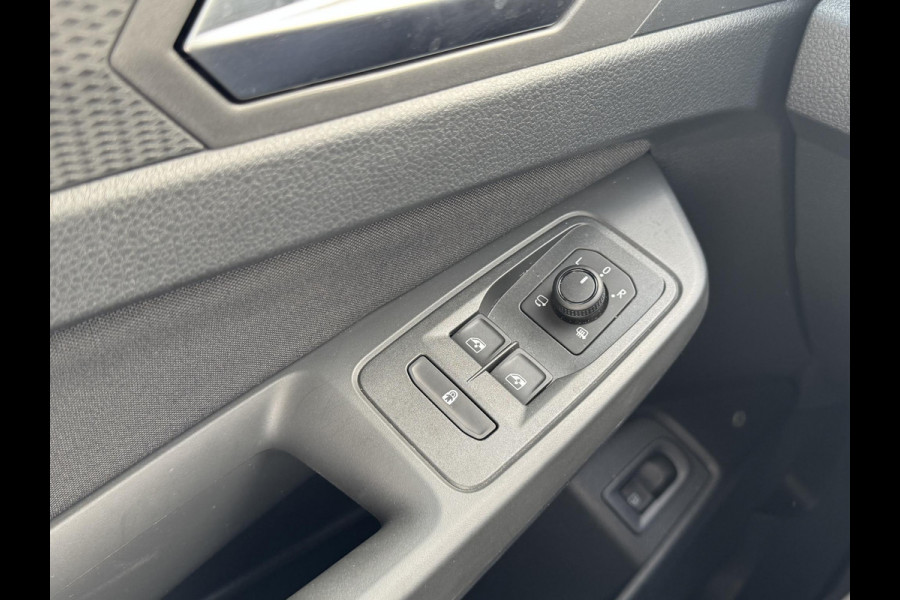 Ford Tourneo Connect 1.5 EcoBoost PHEV L2 Limited 150pk  | 116km WLTP range Elektrisch |  AGR Stoelen | Winterpack | 7 persoons | Adaptieve cruise | Achteruitrijcamera | Navigatiesysteem | All Weather banden | Verlengde fabrieksgarantie tot 12-2029