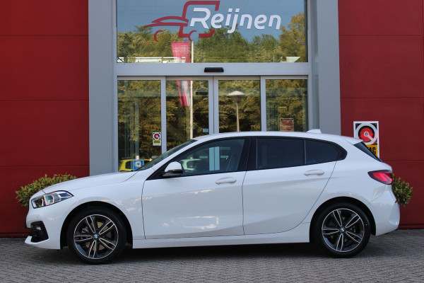 BMW 1-serie 116i AUTOMAAT HIGH EXECUTIVE | DRAADLOZE APPLE CARPLAY/ANDROID AUTO | NAVIGATIE | PARKEERSENSOREN VOOR + ACHTER | SHADOW LINE | STOEL VERWARMING | CRUISE CONTROL | DAB+ RADIO | 17" LICHTMETALEN VELGEN | DRAADLOZE TELEFOONLADER |