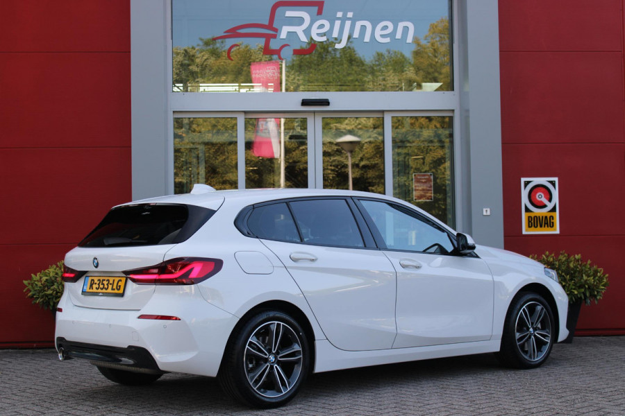 BMW 1-serie 116i AUTOMAAT HIGH EXECUTIVE | DRAADLOZE APPLE CARPLAY/ANDROID AUTO | NAVIGATIE | PARKEERSENSOREN VOOR + ACHTER | SHADOW LINE | STOEL VERWARMING | CRUISE CONTROL | DAB+ RADIO | 17" LICHTMETALEN VELGEN | DRAADLOZE TELEFOONLADER |