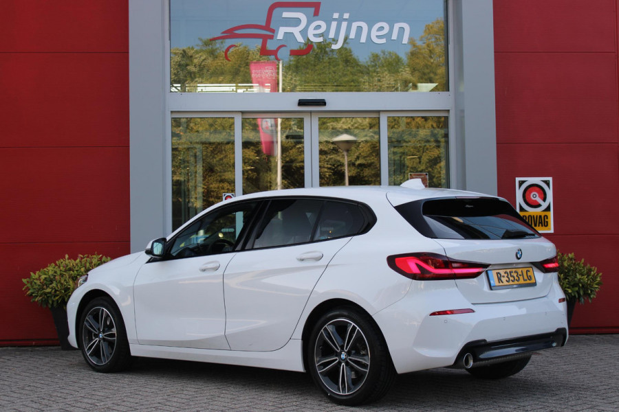 BMW 1-serie 116i AUTOMAAT HIGH EXECUTIVE | DRAADLOZE APPLE CARPLAY/ANDROID AUTO | NAVIGATIE | PARKEERSENSOREN VOOR + ACHTER | SHADOW LINE | STOEL VERWARMING | CRUISE CONTROL | DAB+ RADIO | 17" LICHTMETALEN VELGEN | DRAADLOZE TELEFOONLADER |