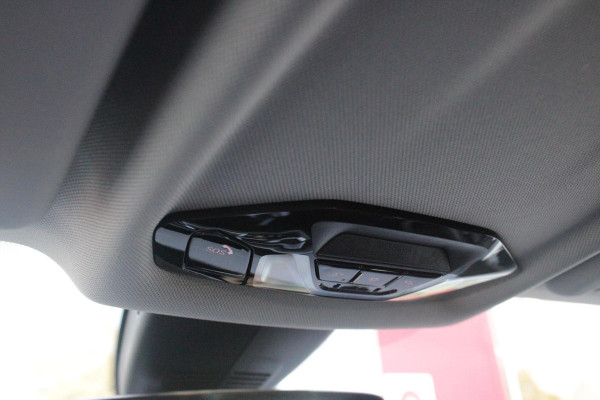 BMW 1-serie 116i AUTOMAAT HIGH EXECUTIVE | DRAADLOZE APPLE CARPLAY/ANDROID AUTO | NAVIGATIE | PARKEERSENSOREN VOOR + ACHTER | SHADOW LINE | STOEL VERWARMING | CRUISE CONTROL | DAB+ RADIO | 17" LICHTMETALEN VELGEN | DRAADLOZE TELEFOONLADER |