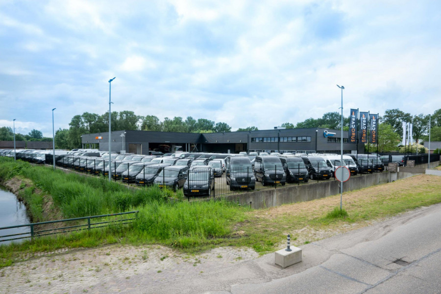 Renault Master T33 2.3 dCi 135PK L2H2 Airco Cruise control Parkeersensoren Navigatie Trekhaak