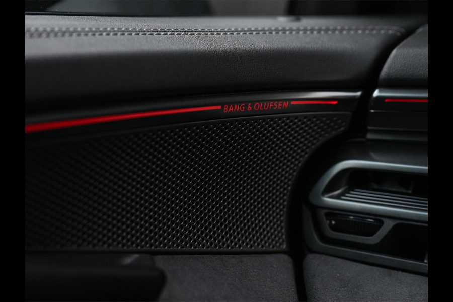 Audi A6 Avant 2.0 e-hybrid quattro S edition Competition | 5 jr Garantie | Panoramadak | B&O | Stoelventilatie en Massage | 360 Camera | Luchtvering | Ambiance Interieur | Achterasbesturing | Carbon Inleg | Head-Up | S-Seats | Passagiers Display |