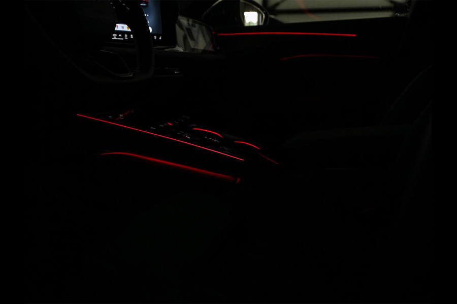 Audi A6 Avant 2.0 e-hybrid quattro S edition Competition | 5 jr Garantie | Panoramadak | B&O | Stoelventilatie en Massage | 360 Camera | Luchtvering | Ambiance Interieur | Achterasbesturing | Carbon Inleg | Head-Up | S-Seats | Passagiers Display |