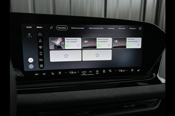 Audi A6 Avant 2.0 e-hybrid quattro S edition Competition | 5 jr Garantie | Panoramadak | B&O | Stoelventilatie en Massage | 360 Camera | Luchtvering | Ambiance Interieur | Achterasbesturing | Carbon Inleg | Head-Up | S-Seats | Passagiers Display |