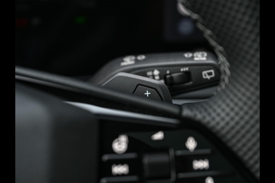 Audi A6 Avant 2.0 e-hybrid quattro S edition Competition | 5 jr Garantie | Panoramadak | B&O | Stoelventilatie en Massage | 360 Camera | Luchtvering | Ambiance Interieur | Achterasbesturing | Carbon Inleg | Head-Up | S-Seats | Passagiers Display |