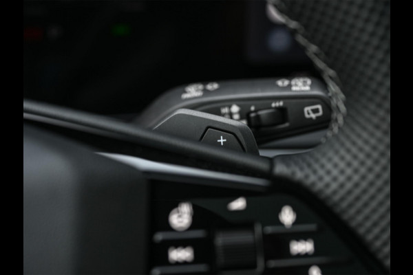 Audi A6 Avant 2.0 e-hybrid quattro S edition Competition | 5 jr Garantie | Panoramadak | B&O | Stoelventilatie en Massage | 360 Camera | Luchtvering | Ambiance Interieur | Achterasbesturing | Carbon Inleg | Head-Up | S-Seats | Passagiers Display |