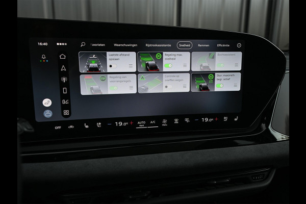 Audi A6 Avant 2.0 e-hybrid quattro S edition Competition | 5 jr Garantie | Panoramadak | B&O | Stoelventilatie en Massage | 360 Camera | Luchtvering | Ambiance Interieur | Achterasbesturing | Carbon Inleg | Head-Up | S-Seats | Passagiers Display |