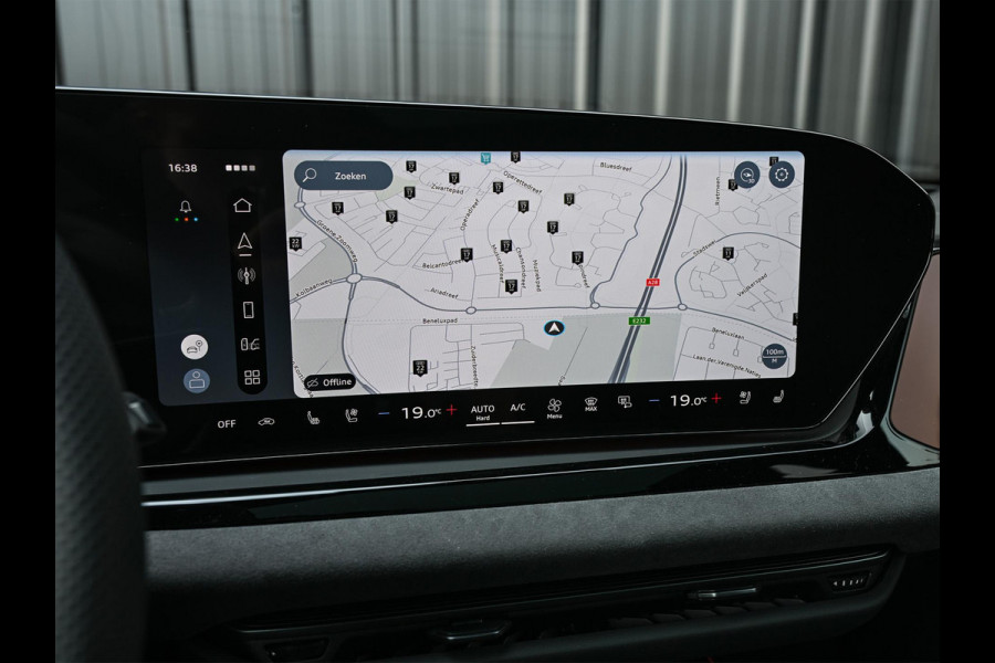 Audi A6 Avant 2.0 e-hybrid quattro S edition Competition | 5 jr Garantie | Panoramadak | B&O | Stoelventilatie en Massage | 360 Camera | Luchtvering | Ambiance Interieur | Achterasbesturing | Carbon Inleg | Head-Up | S-Seats | Passagiers Display |