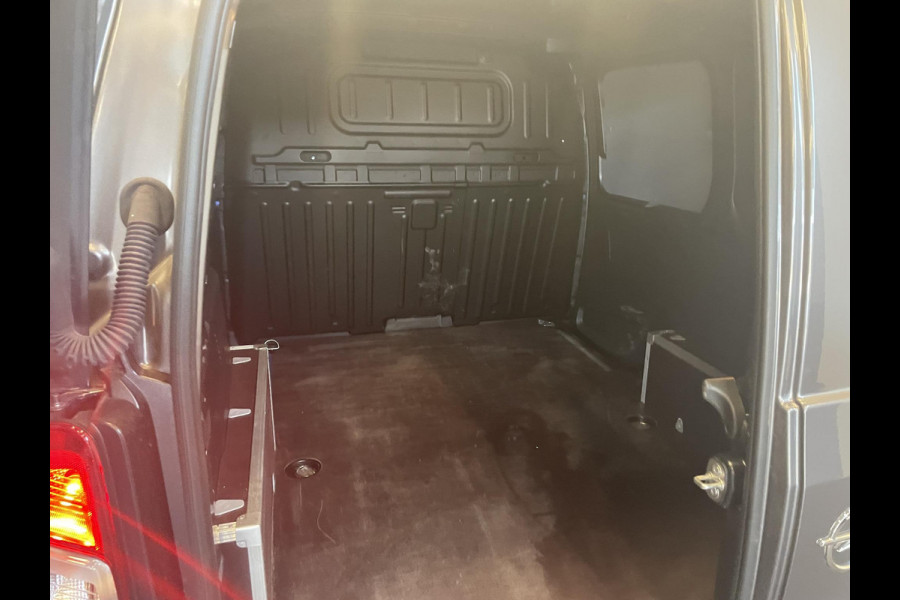 Opel Combo 130pk L1H1 Automaat Sport-Edition Airco Navi Parkeersensoren Trekhaak Cruise control