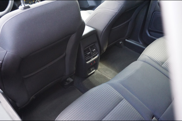 Ford Kuga 225PK PHEV Titanium AUTOMAAT | ELEC. TREKHAAK | WINTERPACK | CAMERA