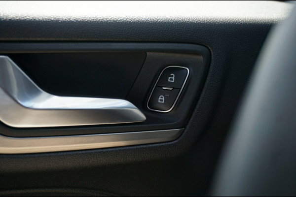 Ford Kuga 225PK PHEV Titanium AUTOMAAT | ELEC. TREKHAAK | WINTERPACK | CAMERA