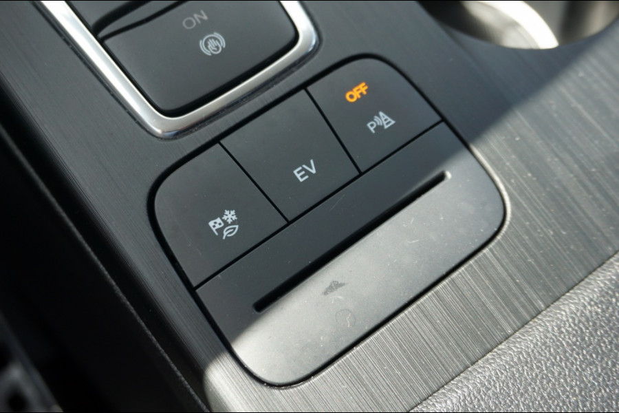 Ford Kuga 225PK PHEV Titanium AUTOMAAT | ELEC. TREKHAAK | WINTERPACK | CAMERA