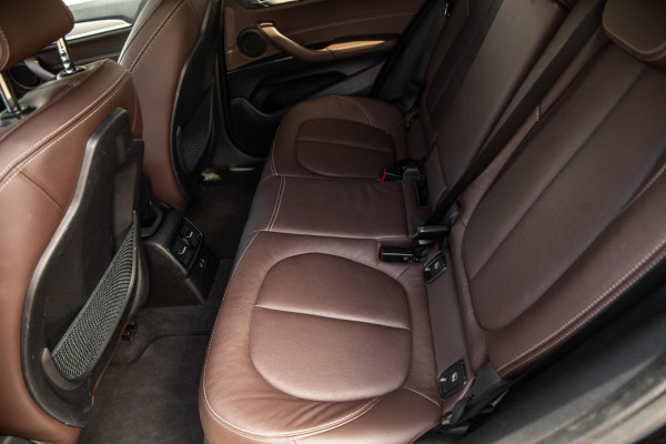 BMW X2 xDrive25e High Executive M PAKKET / CARPLAY / CRUISE CONTROLE / BRUIN LEER / STOELVERWARMING