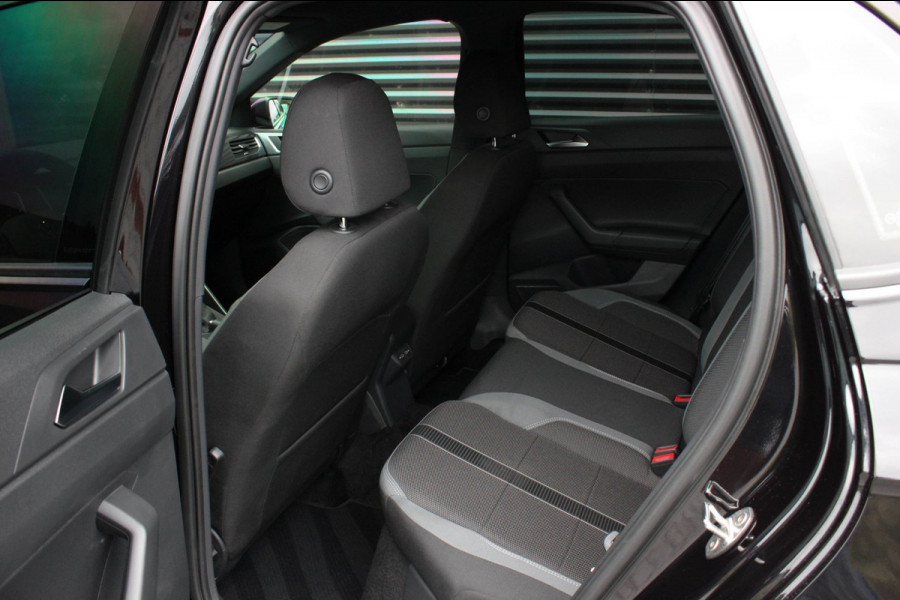 Volkswagen Polo 1.0 TSI R-Line OPTIONS / FULL BLACK / VERLAGINGSVEREN / APPLE CARPLAY / LED KOPLAMPEN / DIGITAL DASCH /MAXTON PACK