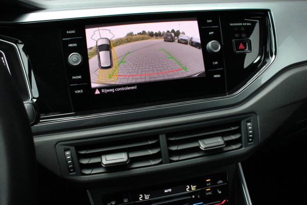 Volkswagen Polo 1.0 TSI R-Line OPTIONS / FULL BLACK / VERLAGINGSVEREN / APPLE CARPLAY / LED KOPLAMPEN / DIGITAL DASCH /MAXTON PACK