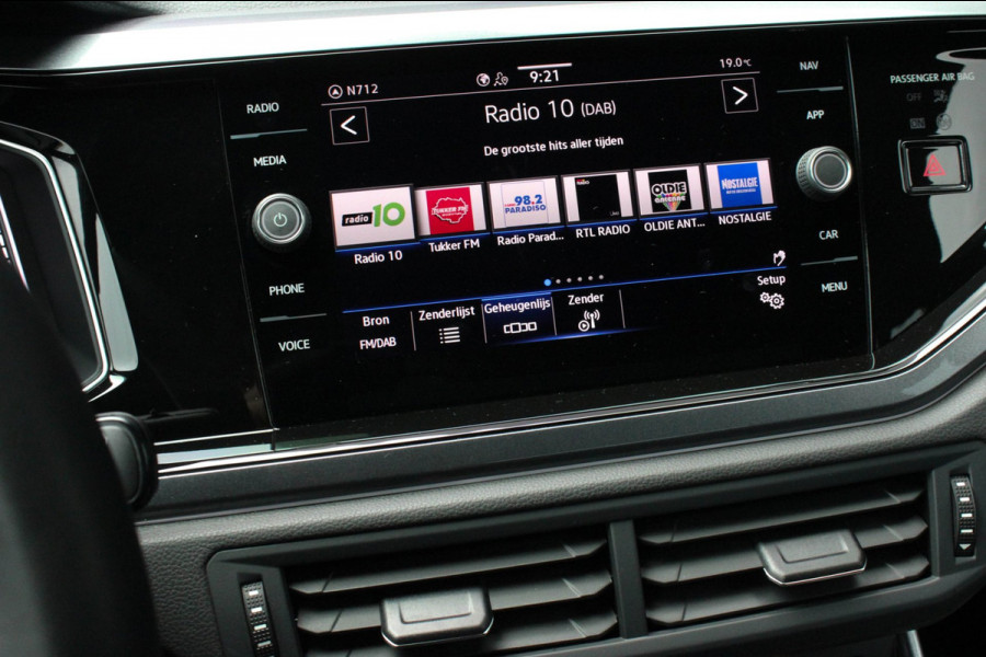 Volkswagen Polo 1.0 TSI R-Line OPTIONS / FULL BLACK / VERLAGINGSVEREN / APPLE CARPLAY / LED KOPLAMPEN / DIGITAL DASCH /MAXTON PACK